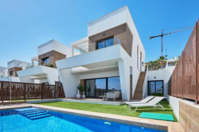 Modern 3 bedroom house with a pool in Finestrat